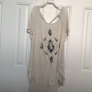 t-shirt with diamond drawing in middle